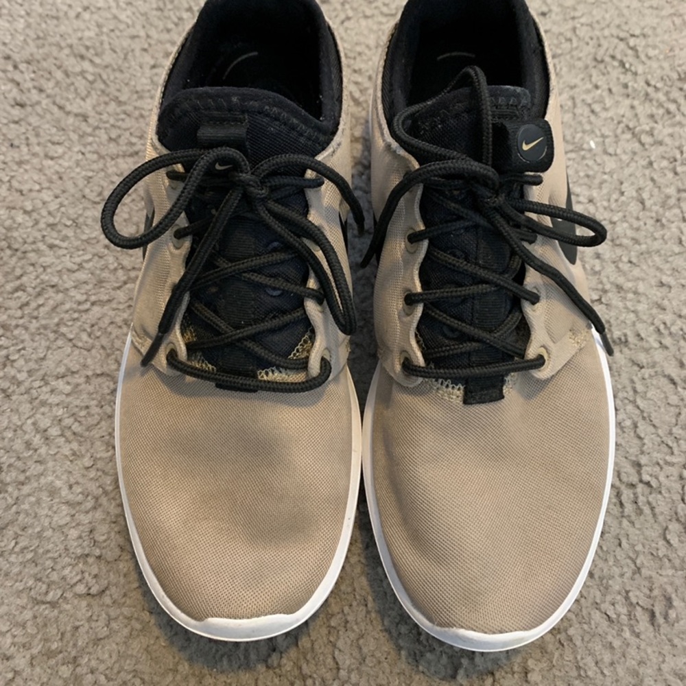 Nike roshes
